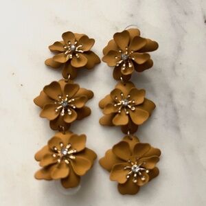 Flower drop earrings